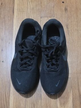 Women's Black Nike Running Sneakers - Unbranded